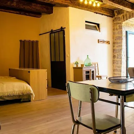 Holiday home Chez Guetou De Charme En Lozere La Tieule